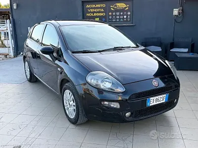 Usata Fiat Punto Lounge 69 CV (50 kW) 2015 Nero Utilitaria