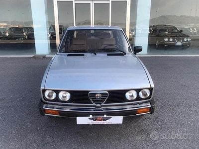 Usata Alfa Romeo Alfetta Quadrifoglio 125 CV (91 kW) 1983 Grigio Berlina