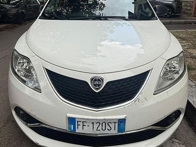 Usata Lancia Ypsilon 95 CV (69 kW) 2016 Bianco Utilitaria