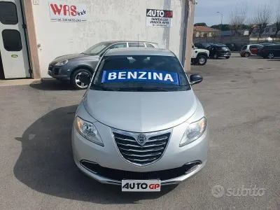 Usata Lancia Ypsilon 69 CV (50 kW) 2014 Grigio Utilitaria