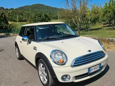 Usata Mini Cooper 95 CV (69 kW) 2010 Bianco Utilitaria
