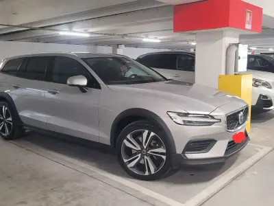 Usata Volvo V60 CC Pro 190 CV (139 kW) 2023 Station wagon