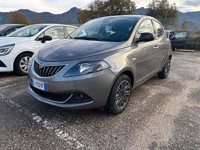 Usata Lancia Ypsilon Gold 69 CV (50 kW) 2022 Grigio Utilitaria