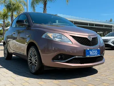 Usado Lancia Ypsilon S 95 HP (69 kW) 2016 Amarelo Citadino
