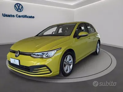 Usata VW Golf VIII Life 110 CV (80 kW) 2023 Giallo Berlina