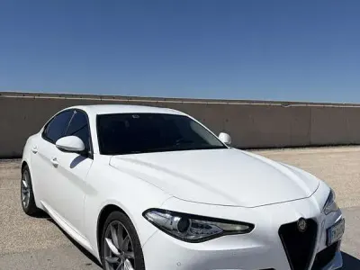 Usata Alfa Romeo Giulia Super 179 CV (131 kW) 2017 Bianco Berlina