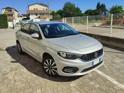 Usata Fiat Tipo Easy 95 CV (69 kW) 2018 Argento Berlina