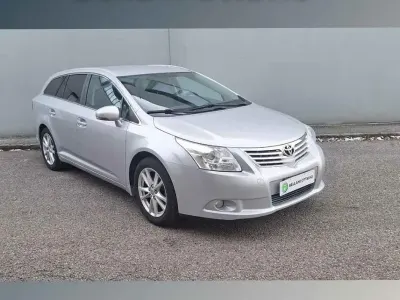 Usata Toyota Avensis Executive 126 CV (92 kW) 2011 Grigio Station wagon