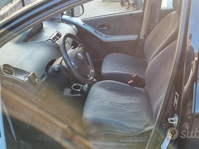 Usata Toyota Yaris 100 CV (73 kW) 2009 Nero Utilitaria