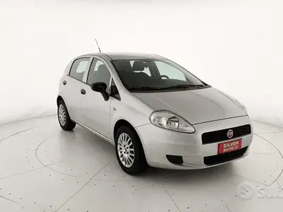 Usata Fiat Grande Punto 65 CV (47 kW) 2010 Grigio Utilitaria