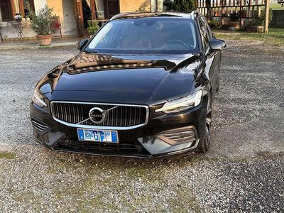 Usata Volvo V60 Business Edition 150 CV (110 kW) 2018 Nero Station wagon