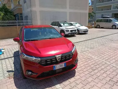 Usata Dacia Sandero Comfort 101 CV (74 kW) 2023 Rosso Berlina