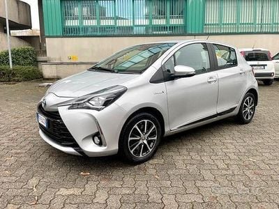 Usata Toyota Yaris Hybrid Edition 73 CV (53 kW) 2018 Argento Berlina