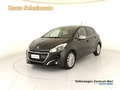 Usata Peugeot 208 Allure 82 CV (60 kW) 2019 Nero Utilitaria