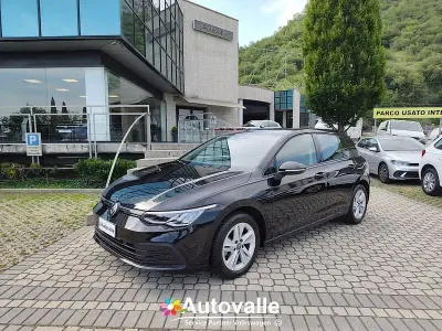 Usata VW Golf VIII Life 131 CV (96 kW) 2023 Nero Utilitaria
