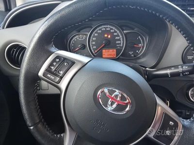 usata Toyota Yaris - 2015