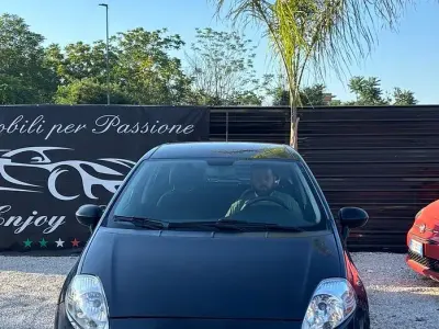 Usata Fiat Grande Punto S 75 CV (55 kW) 2011 Bluazzurro Utilitaria