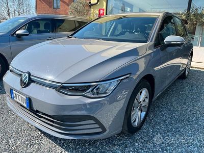 Usata VW Golf VIII Life 110 CV (80 kW) 2022 Monsone gray Berlina