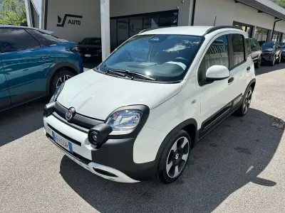 Nuova Fiat Panda Cross Cross 65 CV (47 kW) 2025 Bianco gelato pastello Utilitaria