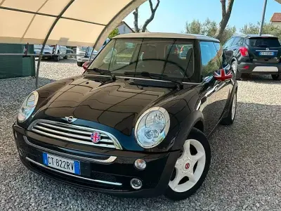 Usata Mini Cooper 116 CV (85 kW) 2005 Nero Utilitaria