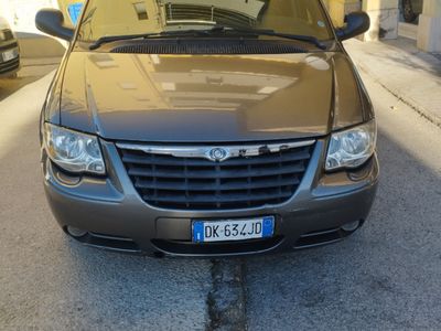 Usata Chrysler Voyager 143 CV (105 kW) 2007 Grigio Monovolume