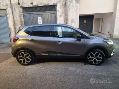 Usata Renault Captur Life 90 CV (66 kW) 2019 Grigio SUV