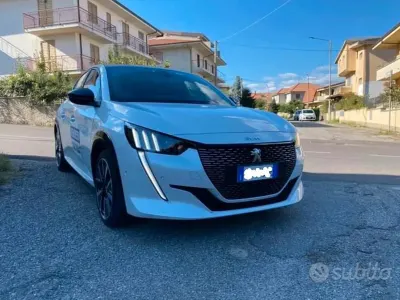 Usata Peugeot 208 GT-line 102 CV (75 kW) 2019 Bianco Utilitaria