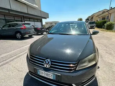 Usata VW Passat Highline 140 CV (102 kW) 2011 Grigio Berlina