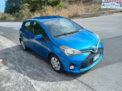 Usata Toyota Yaris 69 CV (50 kW) 2017 Blu Berlina