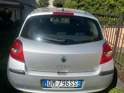 Usata Renault Clio II 75 CV (55 kW) 2008 Grigio Berlina