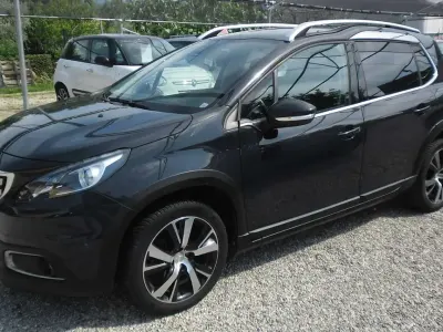 Usata Peugeot 2008 GT-line 110 CV (80 kW) 2017 Grigio SUV