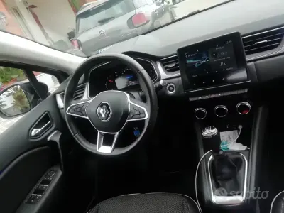 Usata Renault Captur 91 CV (66 kW) 2021 Grigio SUV