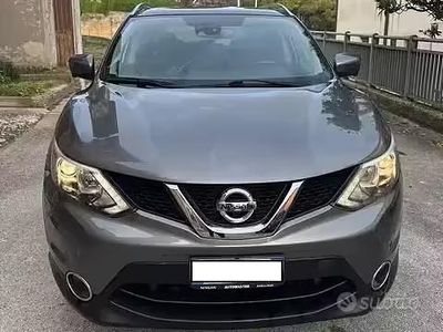 Usata Nissan Qashqai N-Connecta 110 CV (80 kW) 2017 Grigio SUV