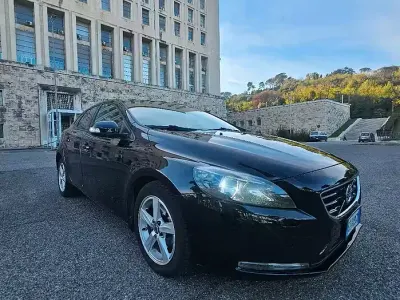 Usata Volvo V40 115 CV (84 kW) 2015 Berlina