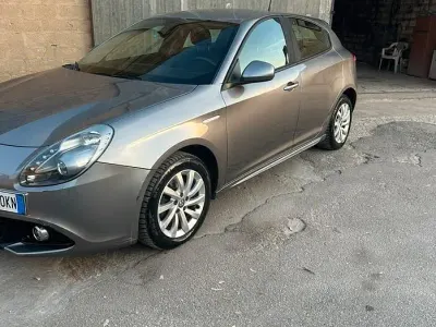 Usata Alfa Romeo Giulietta 120 CV (88 kW) 2017 Grigio Utilitaria