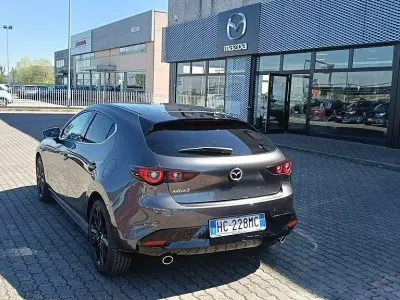 Nuova Mazda 3 140 CV (102 kW) 2026 Machine grey Berlina