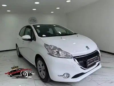 Begagnad Peugeot 208 Active 82 HK (60 kW) 2013 Vit Halvkombi