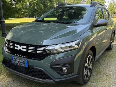 Usata Dacia Sandero Expression 101 CV (74 kW) 2023 Verde SUV