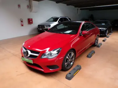 Usata Mercedes E220 170 CV (125 kW) 2016 Rosso Coupé