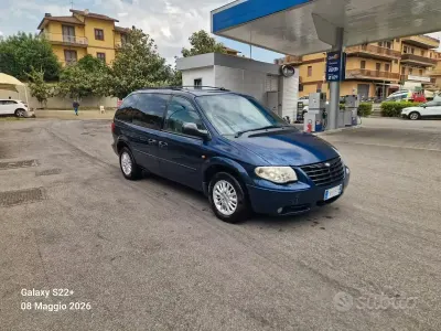 Usata Chrysler Voyager 150 CV (110 kW) 2005 Blu Monovolume