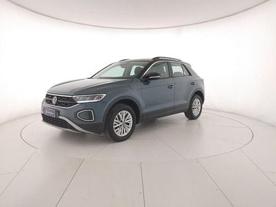 Usata VW T-Roc Life 150 CV (110 kW) 2025 Petroleum blue metallizzato nero SUV