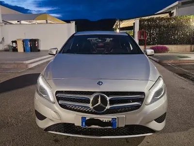 Usata Mercedes A180 122 CV (89 kW) 2013 Grigio Berlina