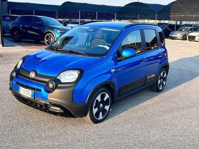 Nuova Fiat Panda Cross 70 CV (51 kW) 2025 Blu Utilitaria