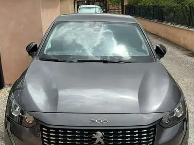 Usata Peugeot 208 Allure 101 CV (74 kW) 2023 Grigio Utilitaria