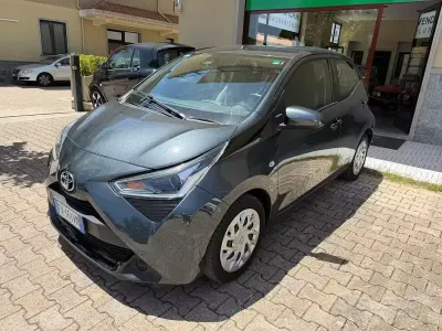 Usata Toyota Aygo Cool 72 CV (52 kW) 2019 Grigio Utilitaria