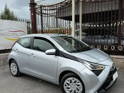 Usata Toyota Aygo Connect Style 72 CV (52 kW) 2020 Grigio Utilitaria