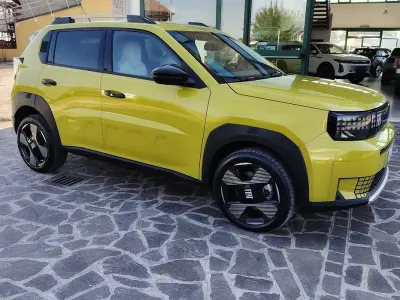 Usata Fiat Grande Panda La Prima 72 CV (52 kW) 2024 Giallo Utilitaria