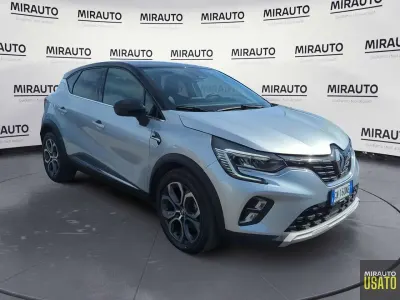 Usata Renault Captur Techno 101 CV (74 kW) 2023 Argento SUV