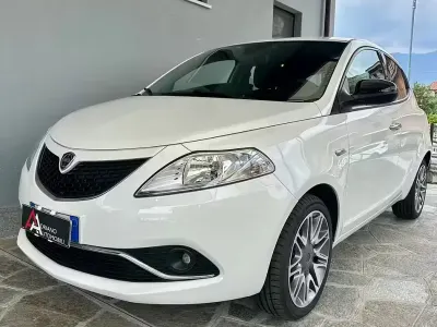 Usata Lancia Ypsilon S 95 CV (69 kW) 2017 Bianco Utilitaria
