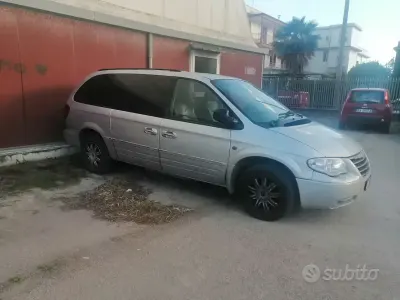 Usata Chrysler Grand Voyager 150 CV (110 kW) 2007 Grigio Monovolume